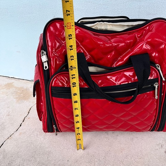 Travel computer or small duffle bag with wheels and extended handle for travel - Picture 16 of 16